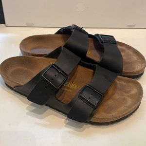Birkenstocks Arizona Black Sandals - size 40 - L9 M7